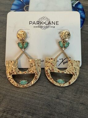 Park Lane Kelley Oversized Earrings #471 gold tone green New on Card!